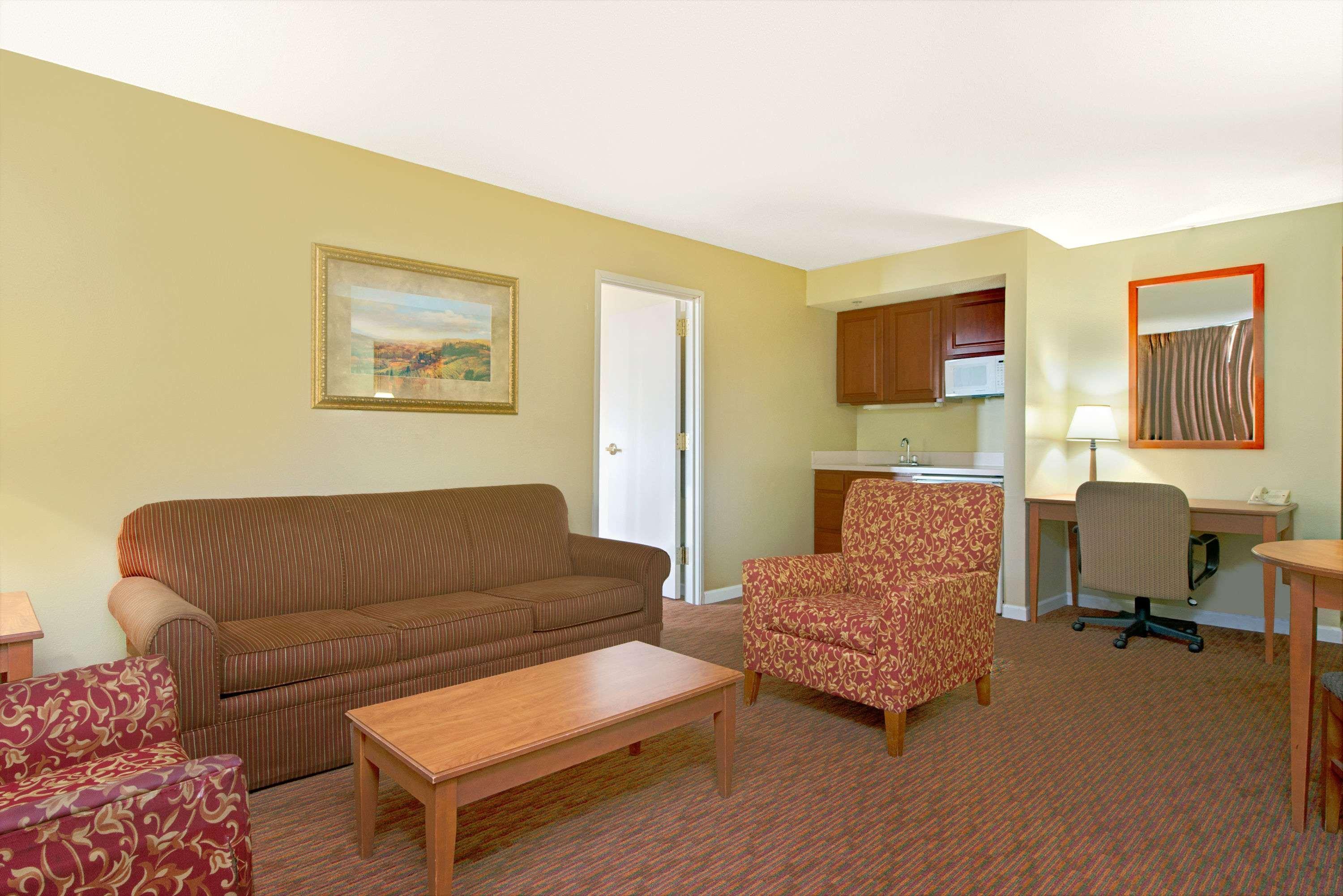 Days Inn By Wyndham St. Louis/Westport Mo Мериленд Хайтс Екстериор снимка